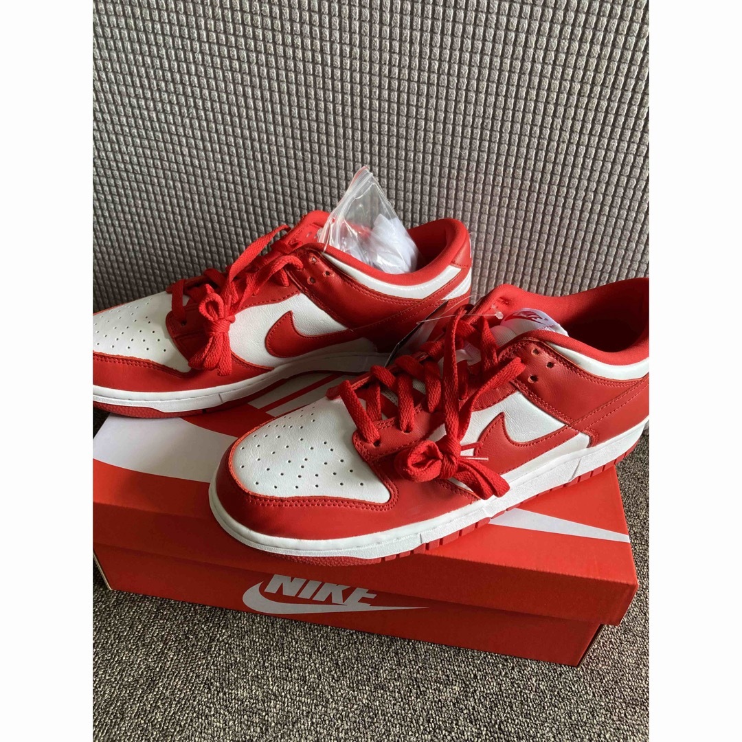 NIKE(ナイキ)のNike Dunk Low SP University Red メンズの靴/シューズ(スニーカー)の商品写真