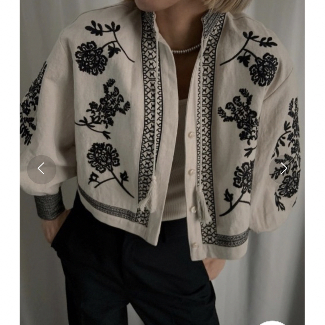 Ameri VINTAGE - MEDI VINTAGE FLOWER EMBROIDERY SHIRTの通販 by k's