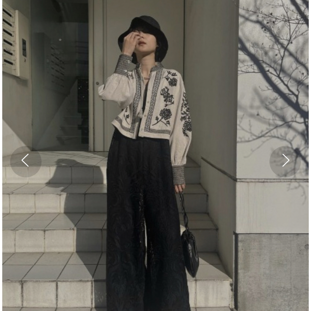 Ameri VINTAGE - MEDI VINTAGE FLOWER EMBROIDERY SHIRTの通販 by k's