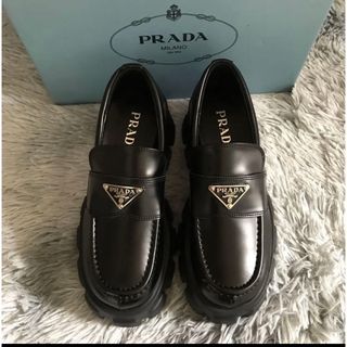 確実正規品　美品　PRADA プラダ　モノリスブラッシュドレザーローファー