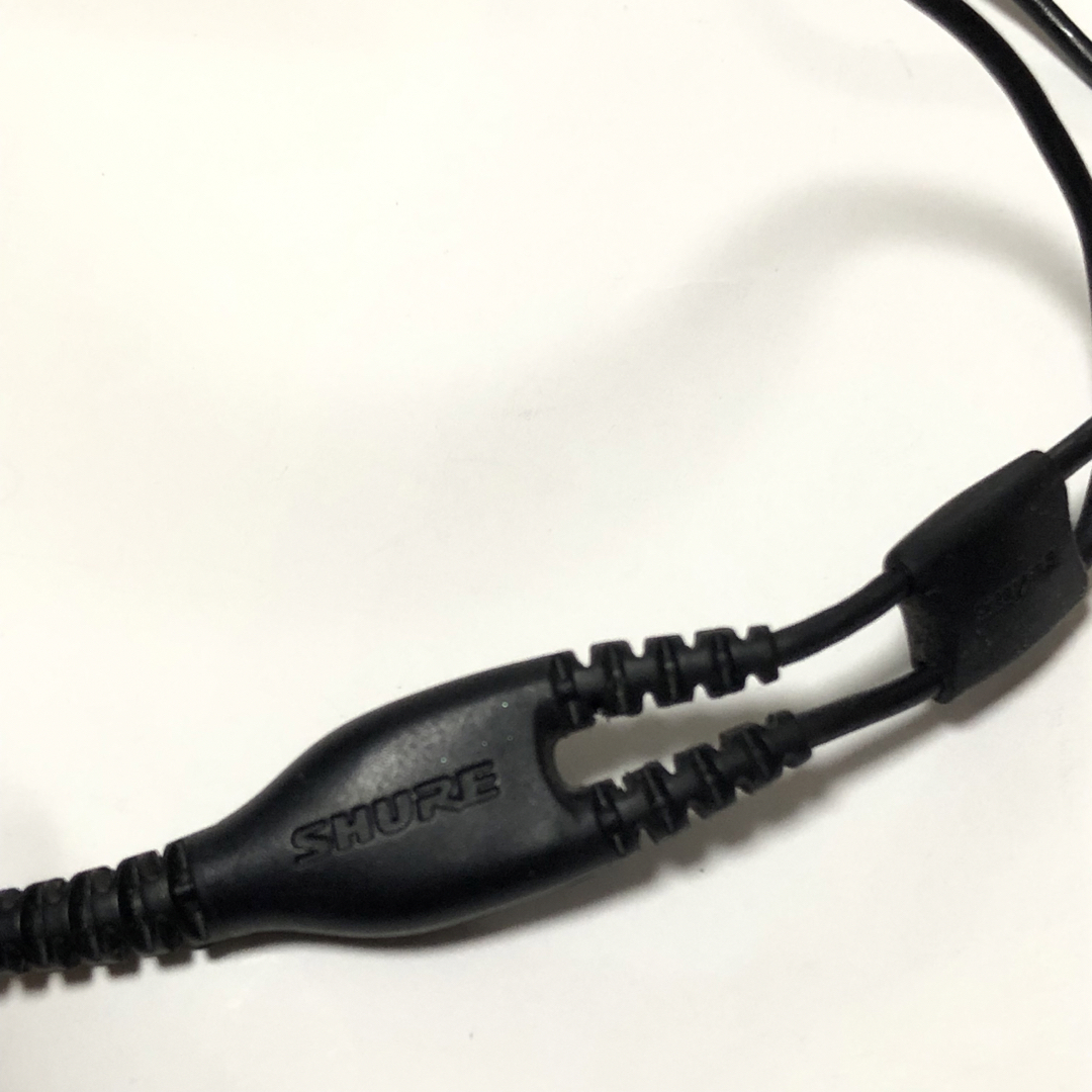 イヤホン SHURE SE215 シュア 高遮音性イヤホン 有線タイプ ステム難 スマホ/家電/カメラのオーディオ機器(ヘッドフォン/イヤフォン)の商品写真