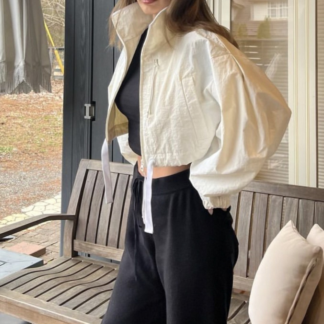 ALEXIA STAM(アリシアスタン)のWellness Full Zip Cropped Windbreaker レディースのトップス(パーカー)の商品写真