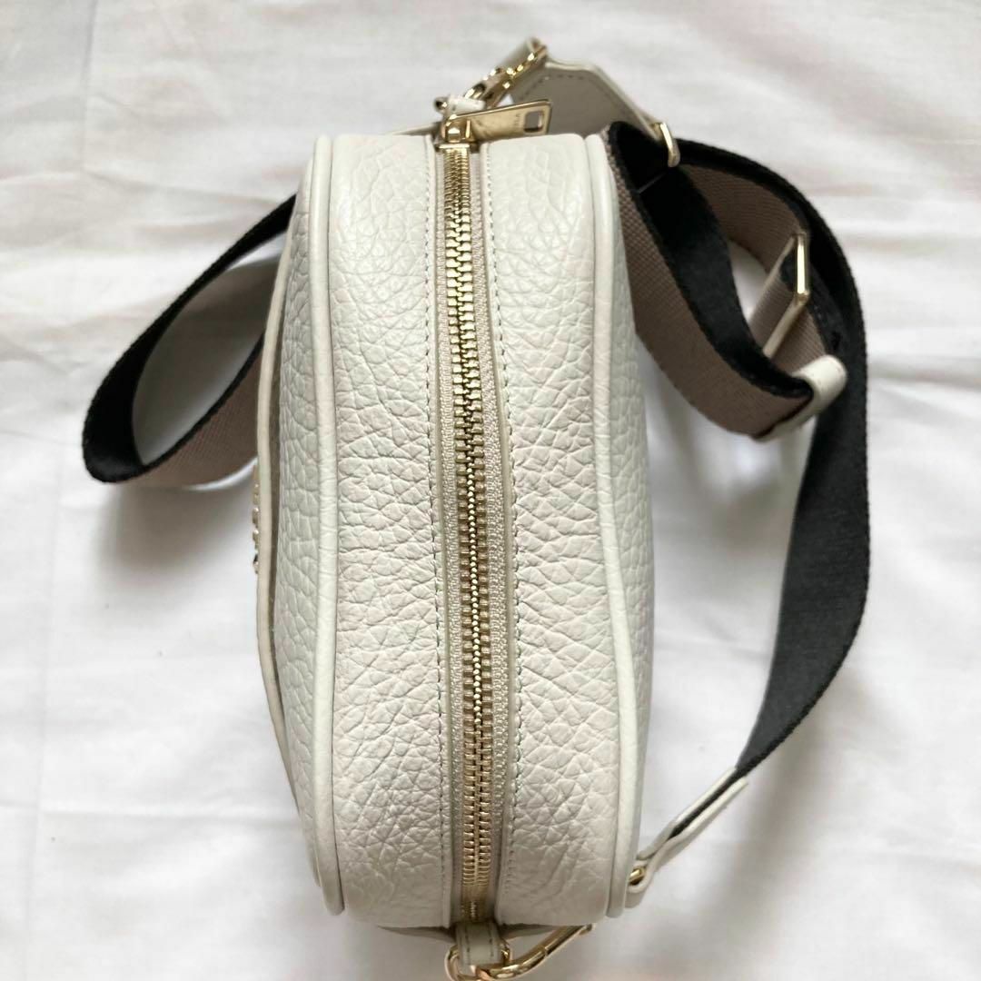 Furla(フルラ)の✨美品✨高級感　アヴリル　FURLA フルラ ショルダーバッグ　レザー　ホワイト レディースのバッグ(ショルダーバッグ)の商品写真