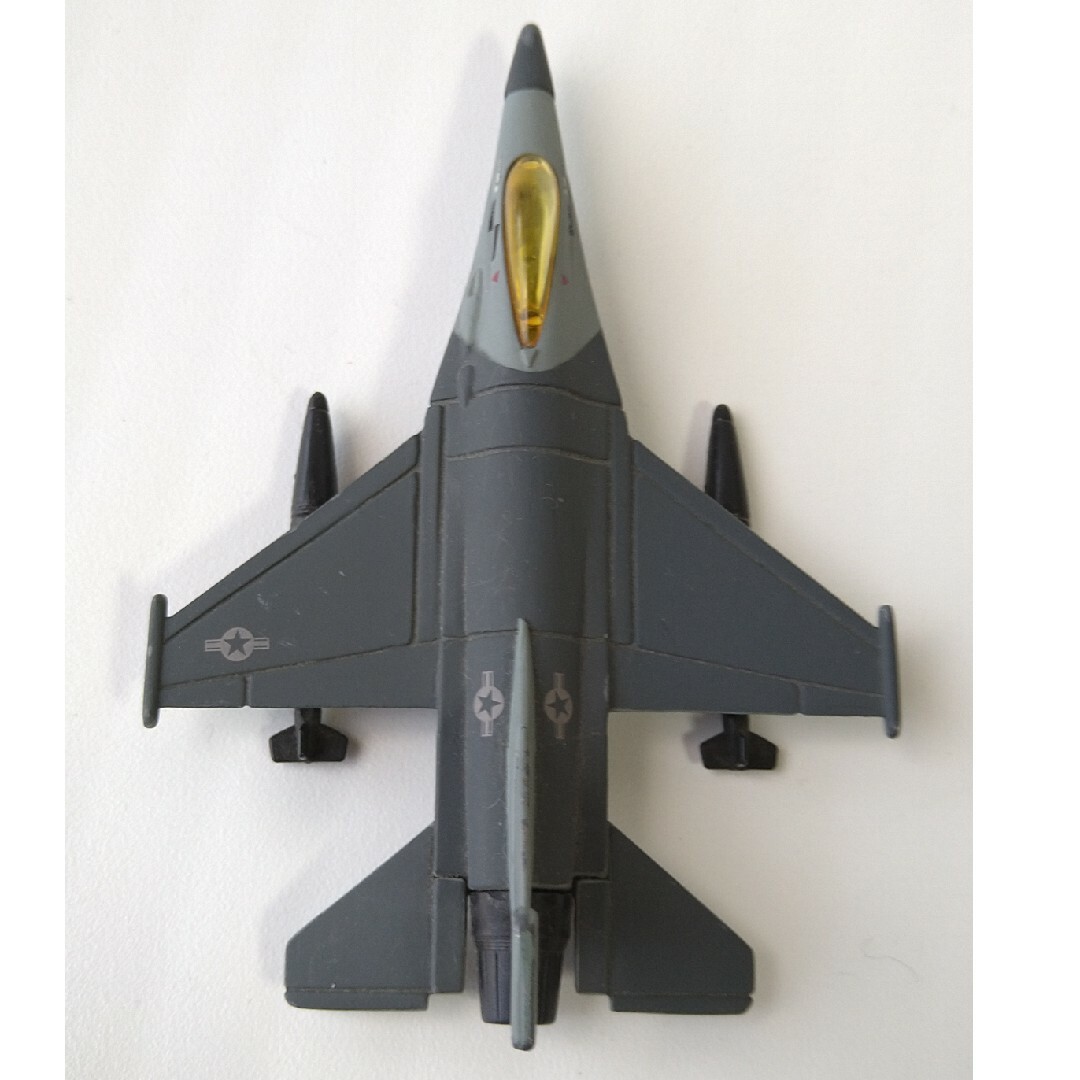 F-16（戦闘機）　フィギュア エンタメ/ホビーのおもちゃ/ぬいぐるみ(模型/プラモデル)の商品写真