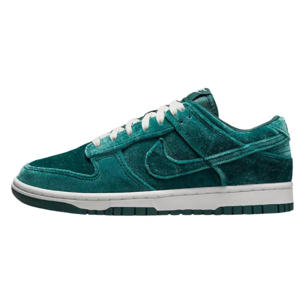 NIKE(ナイキ)のNike Dunk Low “Green Velvet/Atomic Teal“ レディースの靴/シューズ(スニーカー)の商品写真