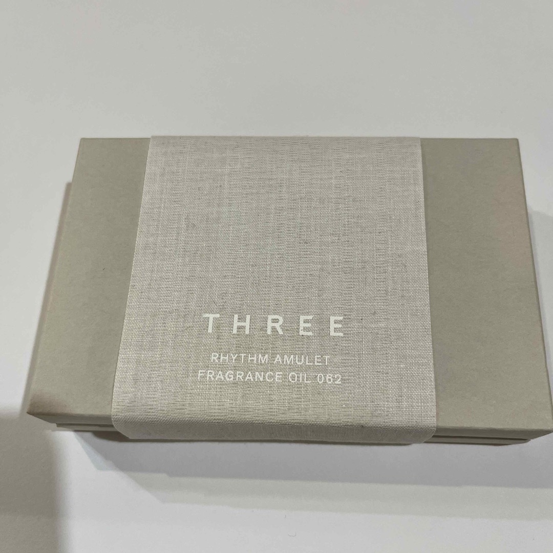 THREE(スリー)のTHREE リズムアミュレットフレグランスオイル#062 4.5ml コスメ/美容の香水(香水(女性用))の商品写真