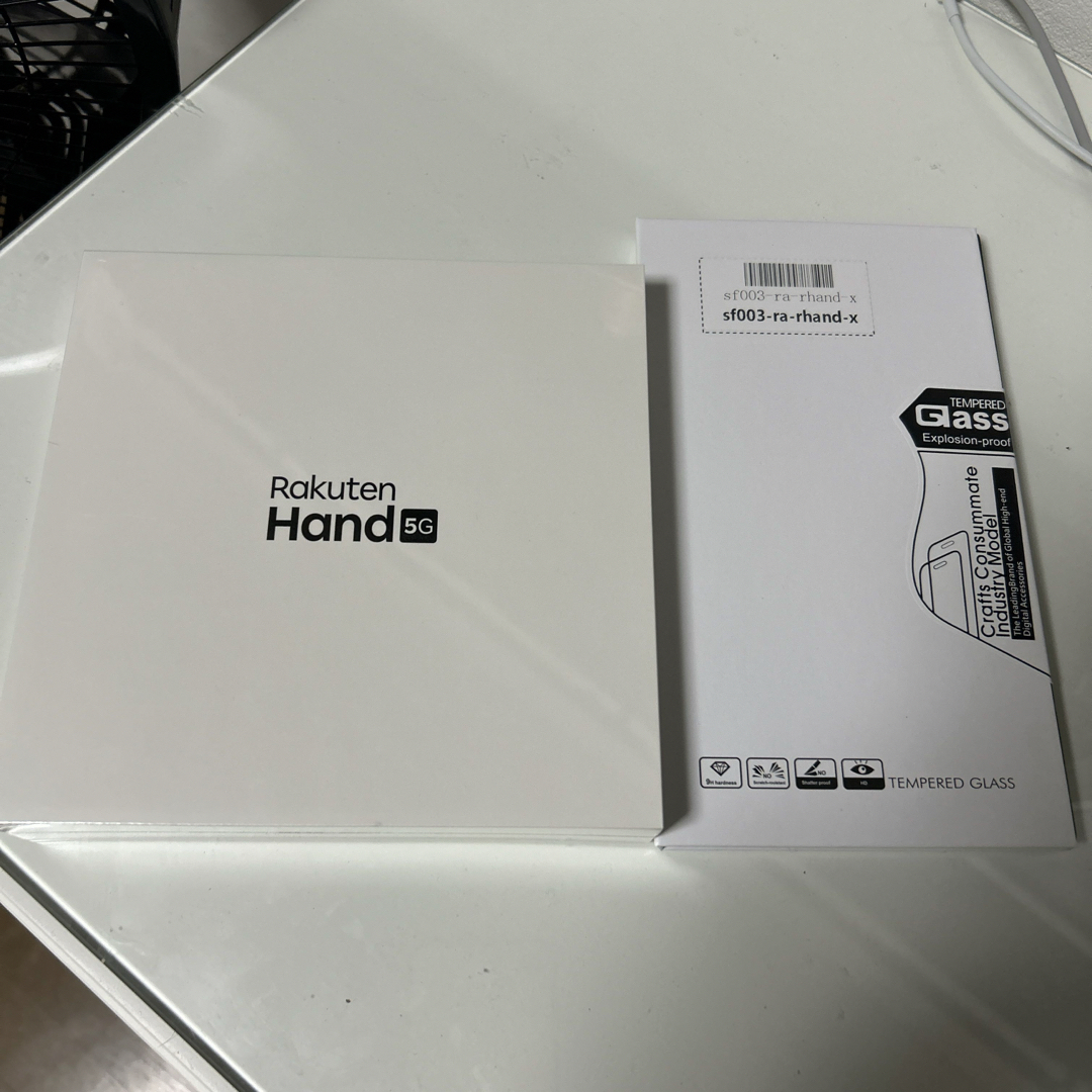 Rakuten Hand 5G Red P780 モバイル　ガラスフィルム付