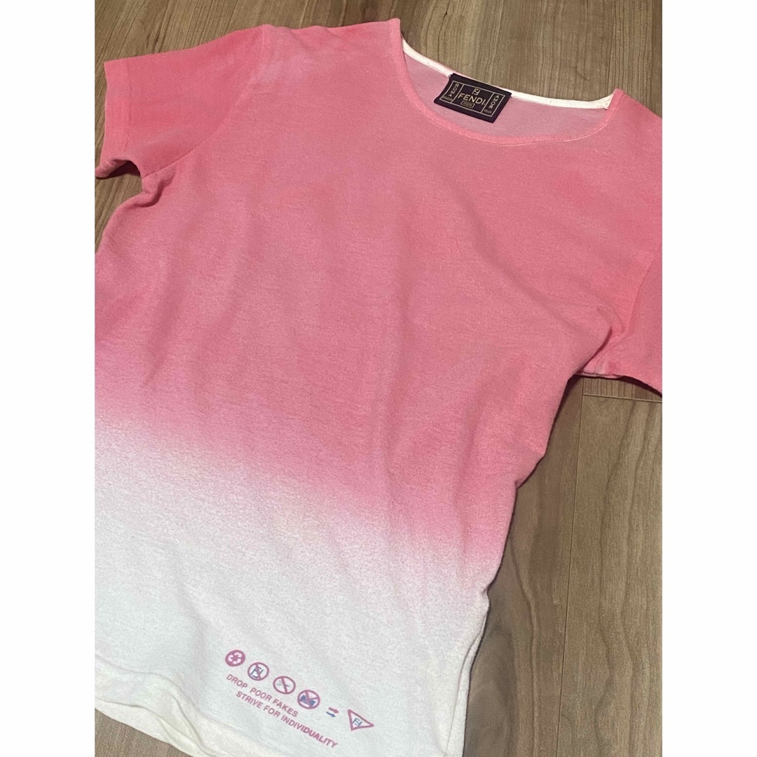 FENDI(フェンディ)のFENDI  ピンク×ホワイトＴシャツ　Sサイズ レディースのトップス(Tシャツ(半袖/袖なし))の商品写真