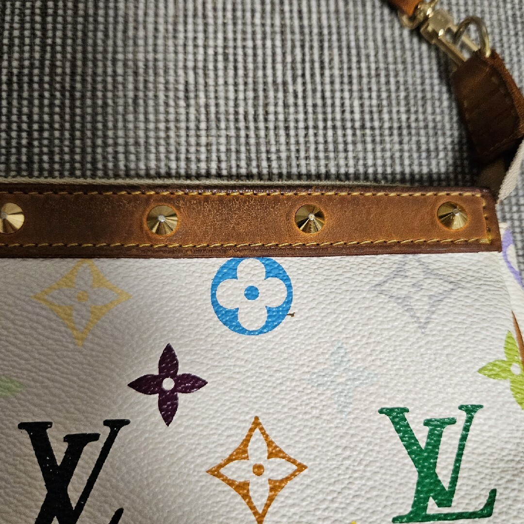 LOUIS VUITTON(ルイヴィトン)の【送料込】ルイヴィトン♡マルチカラーポシェットアクセソワール白 レディースのファッション小物(ポーチ)の商品写真