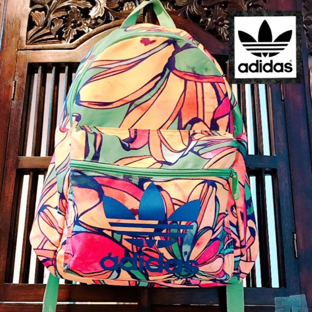 adidas リュック　花柄