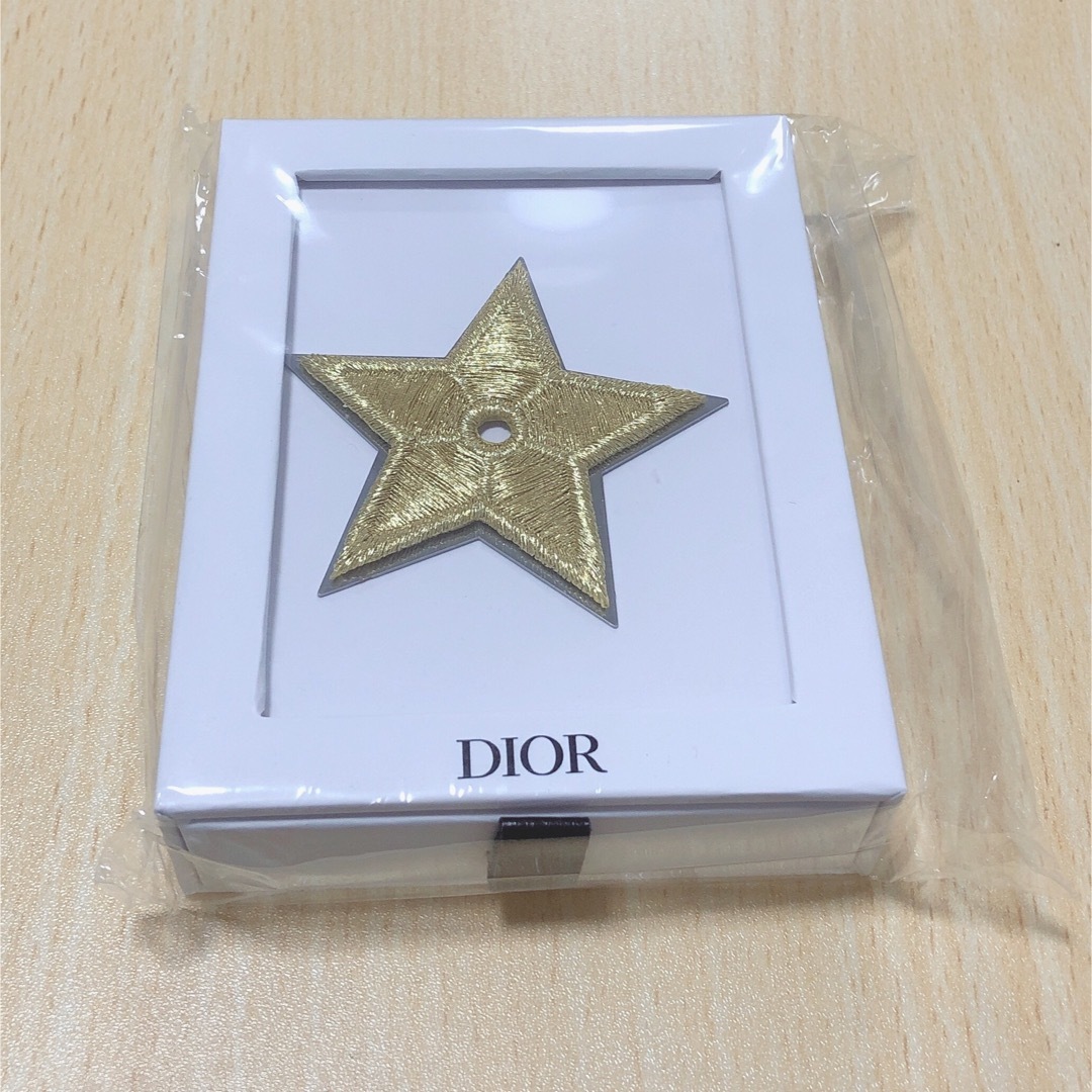 新品未使用未開封!DIOR ディオール ブローチ 星 ノベルティ 新品未使用未開封!DIOR ディオール ブローチ 星 ノベルティ