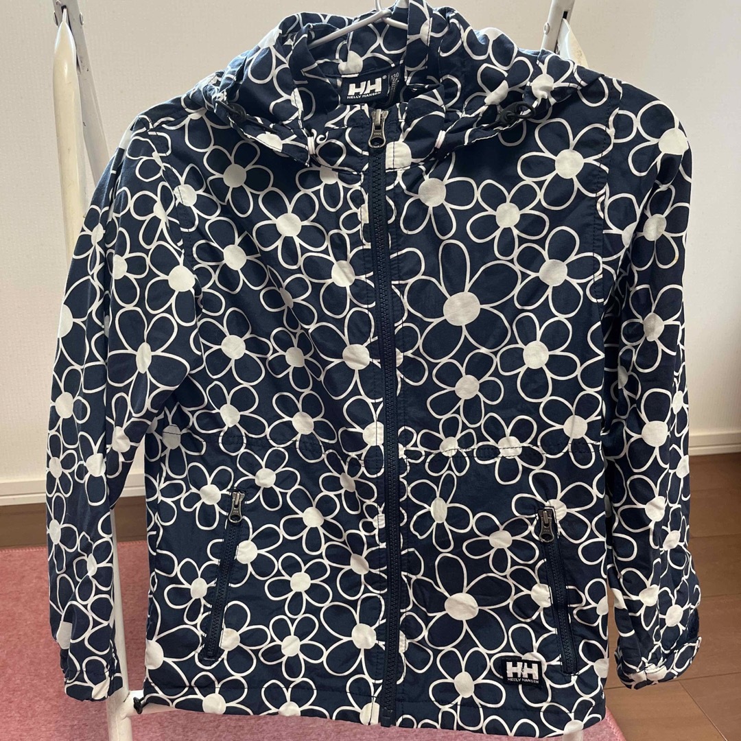 HELLY HANSEN(ヘリーハンセン)のヘリーハンセン　ウインドブレーカー　130 キッズ/ベビー/マタニティのキッズ服女の子用(90cm~)(ジャケット/上着)の商品写真