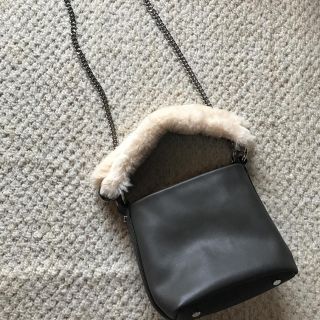 ザラ(ZARA)のZARA  完売  ファー付きチェーンバッグ  ミニ(ショルダーバッグ)