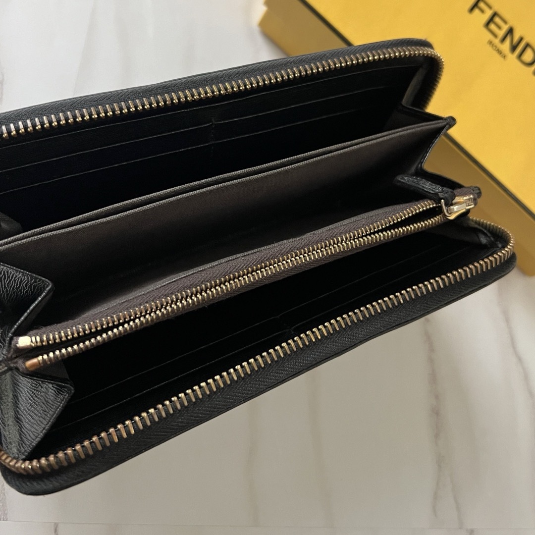 極美品！！FENDI  長財布 ズッカ柄 レディース ファスナー （バレリーナ）