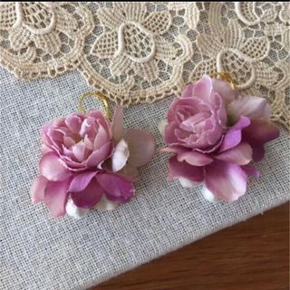 SALE☆フラワーピアス　ローズピンクバラ&ラベンダー紫陽花(ピアス)