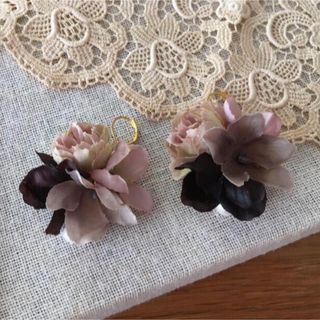 SALE☆フラワーピアス　モーブバラ&ブラウン紫陽花(ピアス)