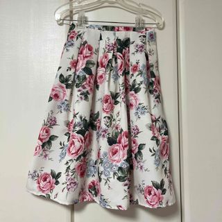 トッコ(tocco)のtocco closet バラ柄スカート(ひざ丈スカート)