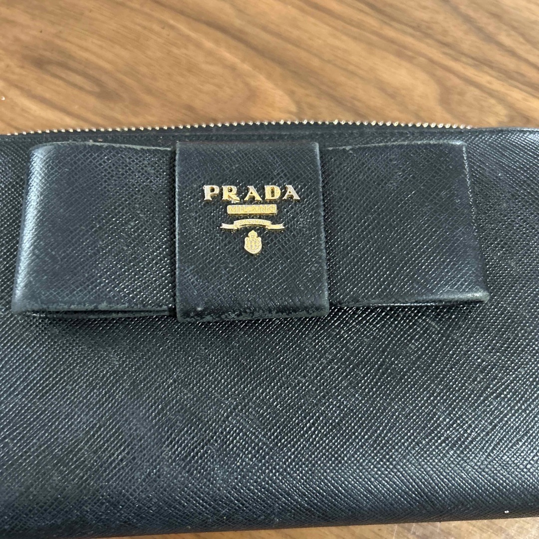 プラダ長財布