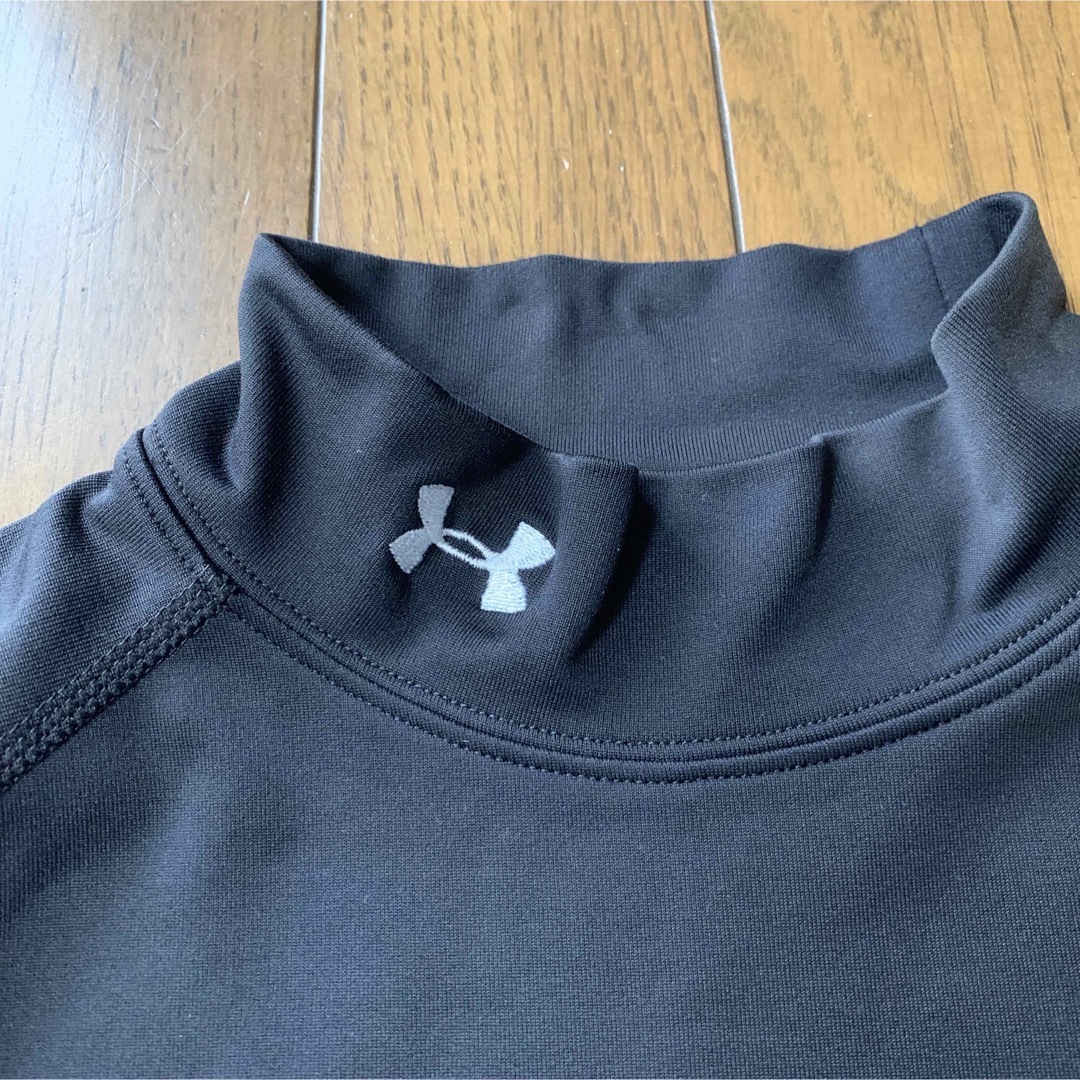 UNDER ARMOUR(アンダーアーマー)のアンダーアーマー★長袖アンダーシャツ★150YXL スポーツ/アウトドアのサッカー/フットサル(ウェア)の商品写真