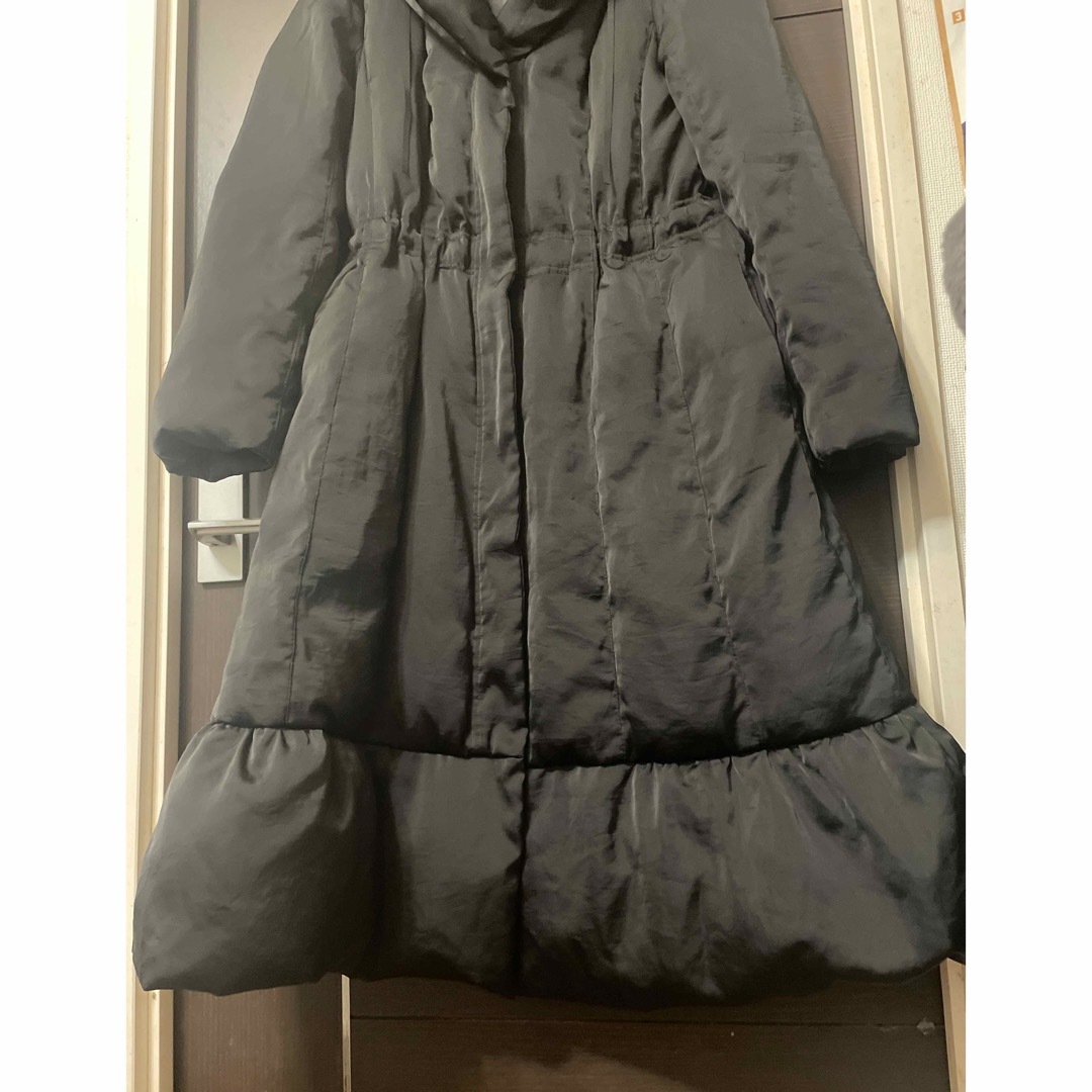 LAURA ASHLEY(ローラアシュレイ)のローラアシュレイ　ロングダウンコート　黒 レディースのジャケット/アウター(ダウンコート)の商品写真
