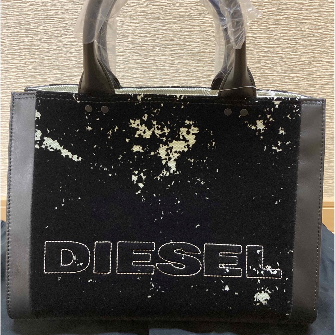 DIESEL(ディーゼル)の【定価41,800円・新品】ディーゼル　フロッキートートバッグ　ショルダーバッグ レディースのバッグ(トートバッグ)の商品写真