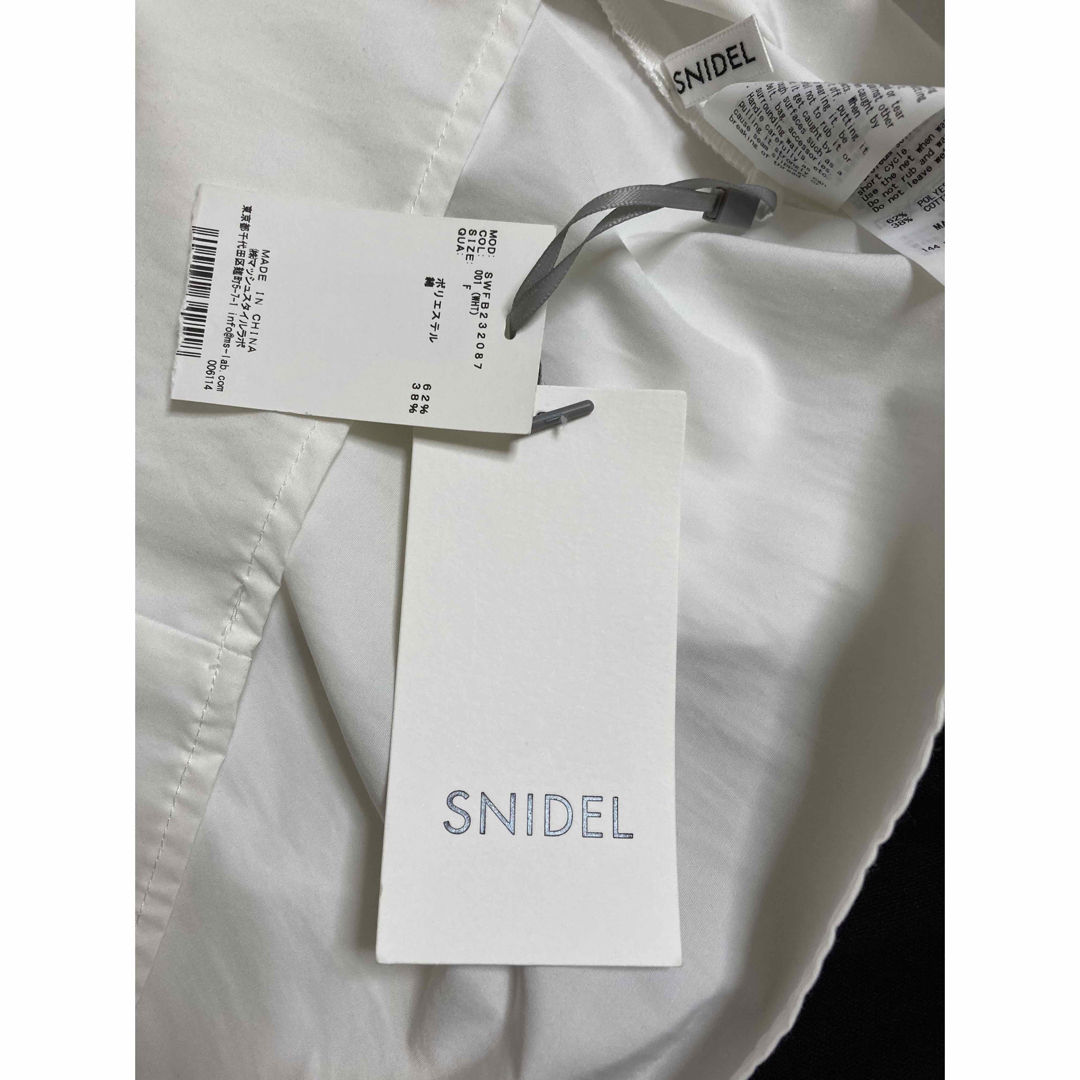 SNIDEL(スナイデル)のSNIDEL スナイデル　ノースリーブ　ブラウス　リボン　白　新品　未使用 レディースのトップス(シャツ/ブラウス(半袖/袖なし))の商品写真