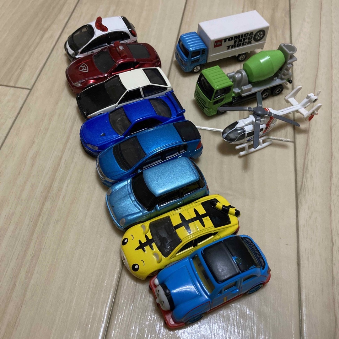 Takara Tomy(タカラトミー)のトミカ　まとめ売り 11台 エンタメ/ホビーのおもちゃ/ぬいぐるみ(ミニカー)の商品写真