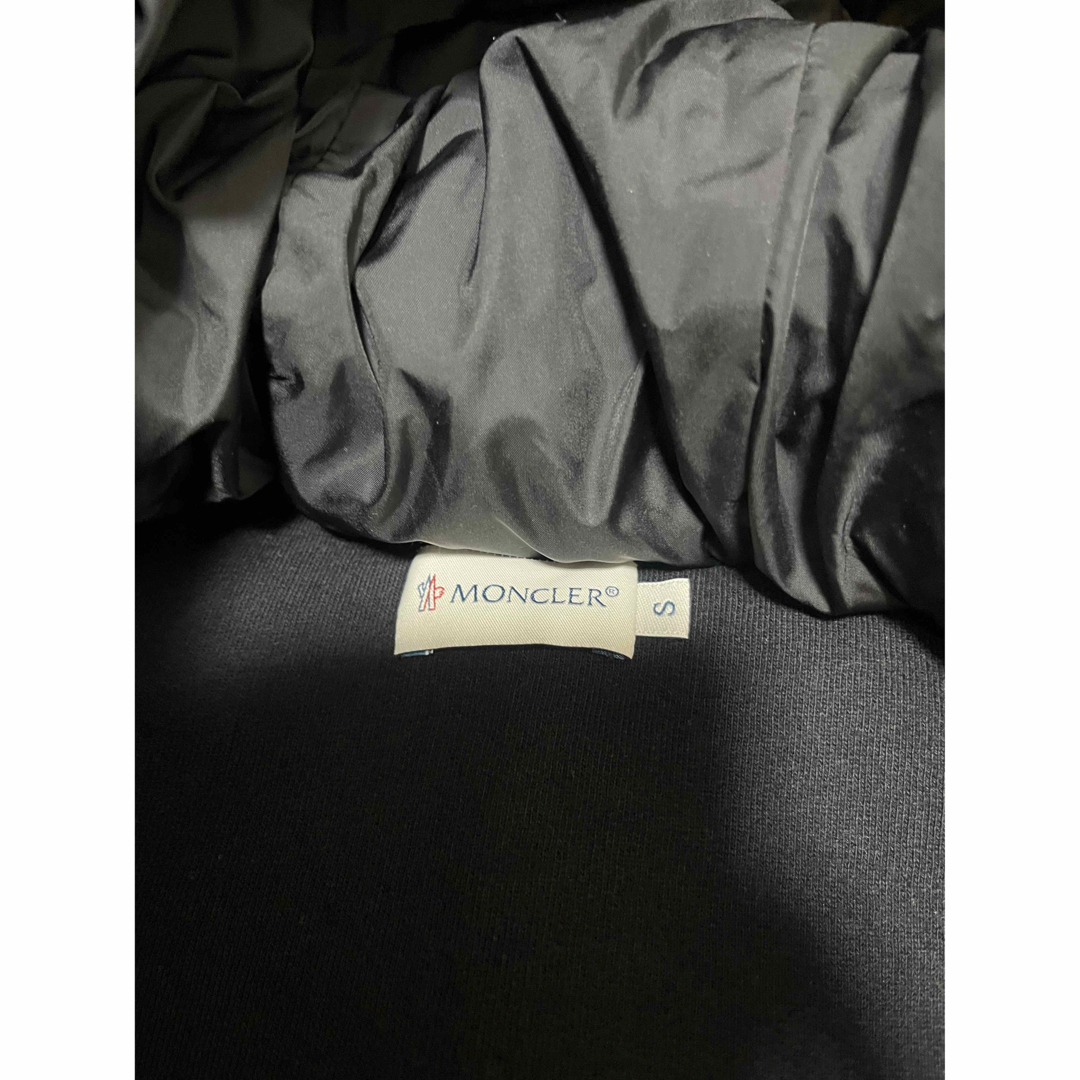 MONCLER(モンクレール)のモンクレール　ダウンベスト　美品　送料無料　即購入歓迎 メンズのジャケット/アウター(ダウンベスト)の商品写真