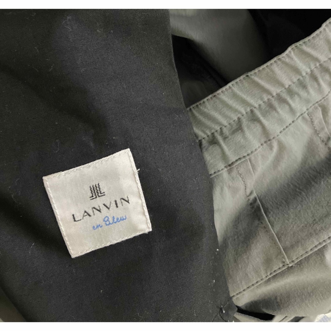 LANVIN en Bleu(ランバンオンブルー)のジョガーパンツ　ランバンオンブルー　グレー メンズのパンツ(ワークパンツ/カーゴパンツ)の商品写真