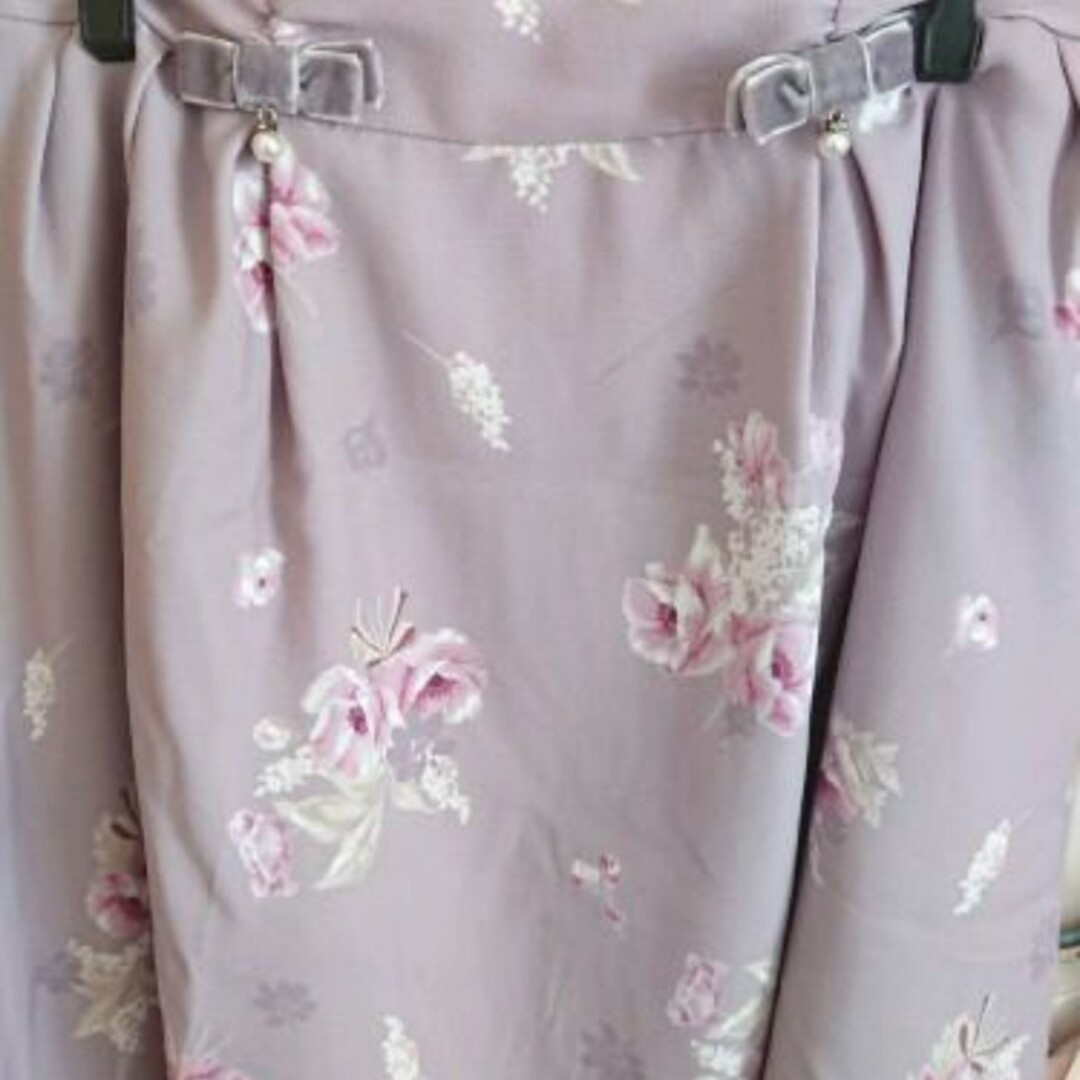 LODISPOTTO(ロディスポット)のロディスポット　シルエットフルールタックフレアースカート レディースのスカート(ひざ丈スカート)の商品写真
