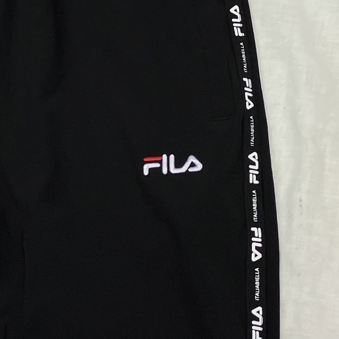 FILA(フィラ)の新品未使用品　フィラ　Mサイズ　トレーニングパンツ　黒　裏メッシュ付きパンツ メンズのパンツ(その他)の商品写真