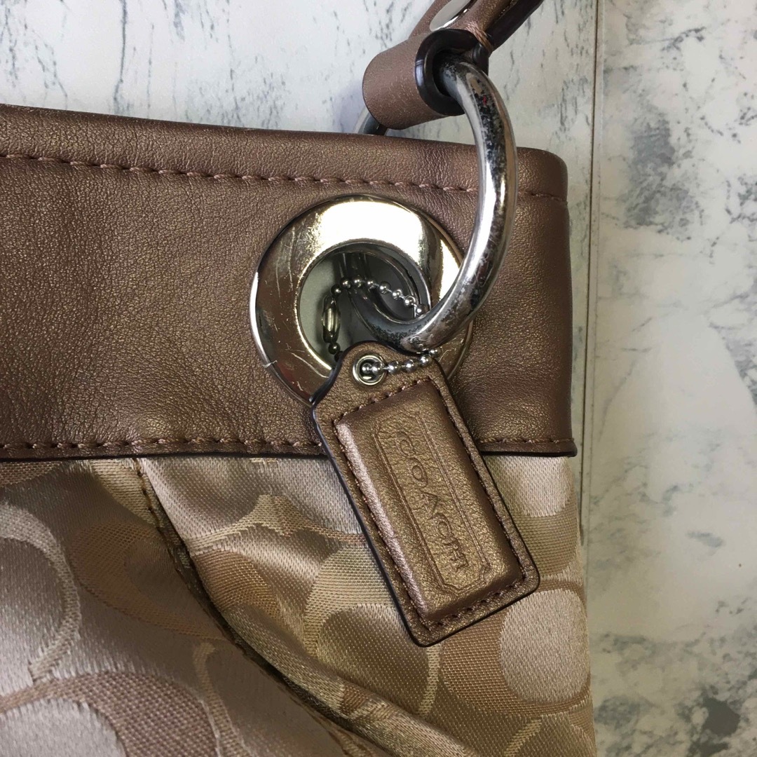 COACH(コーチ)のCOACH  ショルダーバッグ　ハンドバッグ　2way  シグネチャー レディースのバッグ(ショルダーバッグ)の商品写真