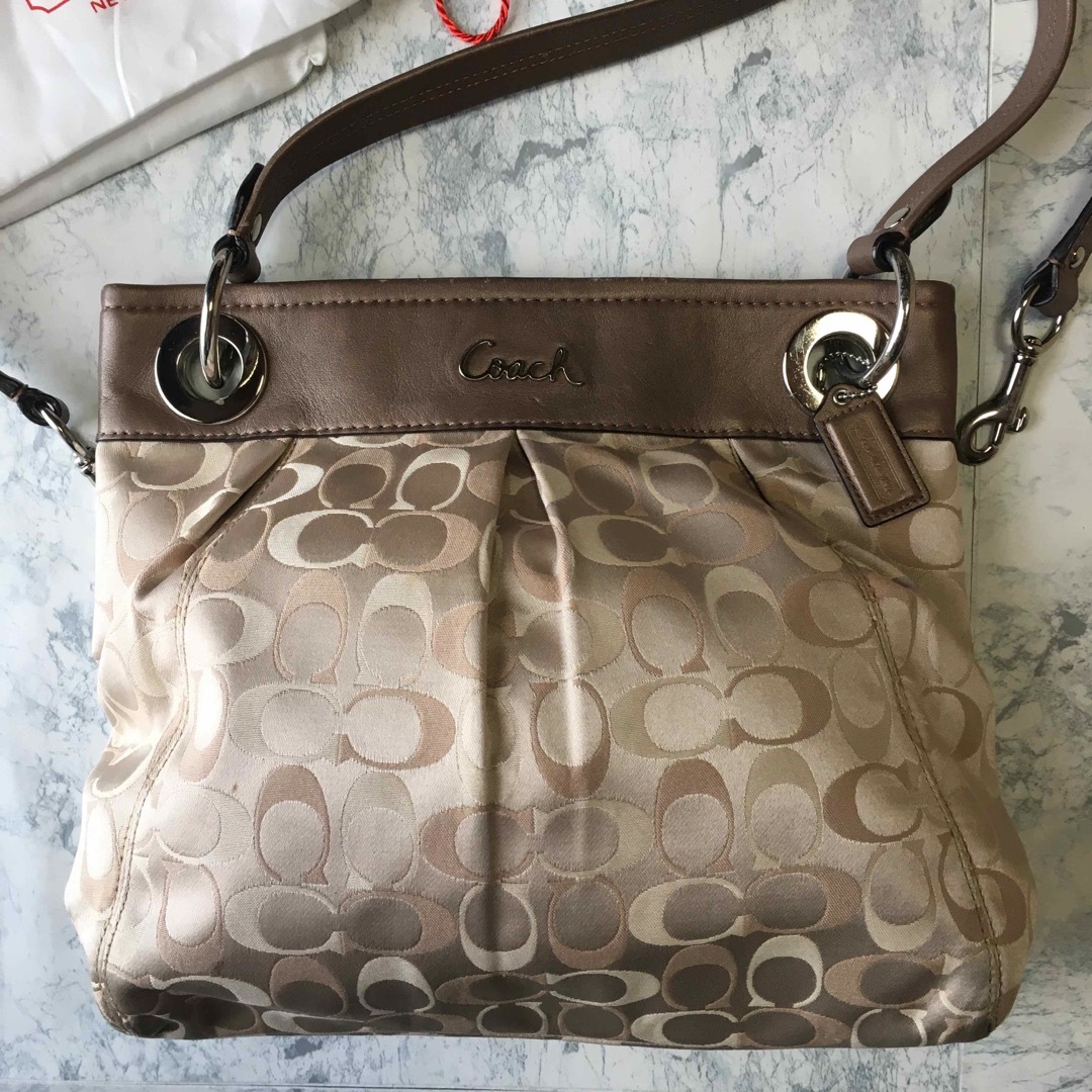 COACH(コーチ)のCOACH  ショルダーバッグ　ハンドバッグ　2way  シグネチャー レディースのバッグ(ショルダーバッグ)の商品写真