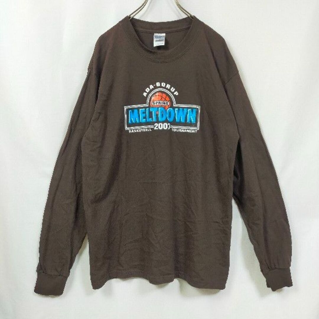 GILDAN(ギルタン)のギルダン　長袖Ｔシャツ　デカロゴ　バスケ　ゆるだぼ　クルーネック　　ロンＴ　茶色 メンズのトップス(Tシャツ/カットソー(七分/長袖))の商品写真