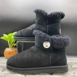 UGG - ☆良品 UGG アグ ミニベイリーボタン スワロフスキー ライン