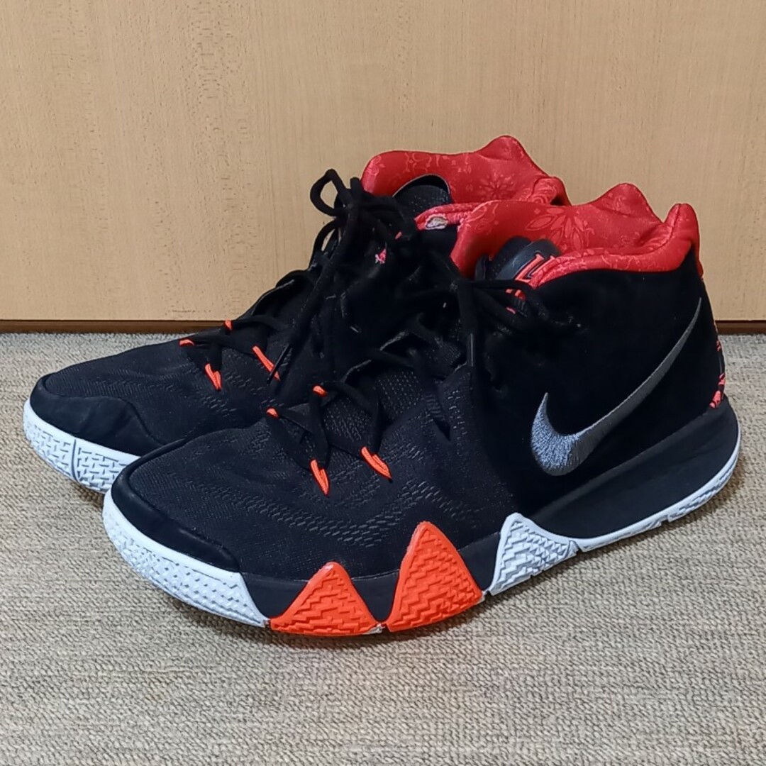 NIKE(ナイキ)のカイリー4 ナイキNIKE メンズの靴/シューズ(スニーカー)の商品写真