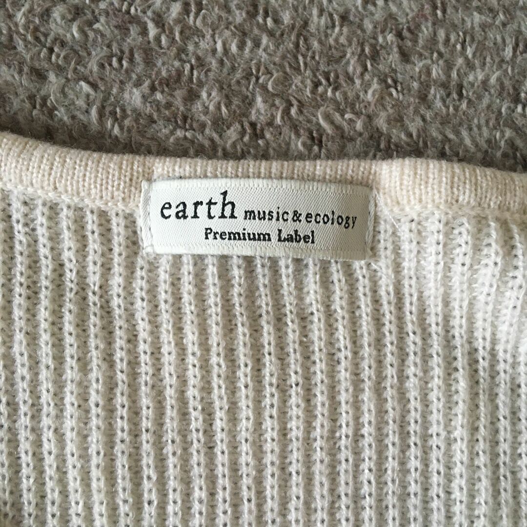 earth music & ecology(アースミュージックアンドエコロジー)のearth music&ecology ニット　オフホワイト　フリーサイズ レディースのトップス(ニット/セーター)の商品写真