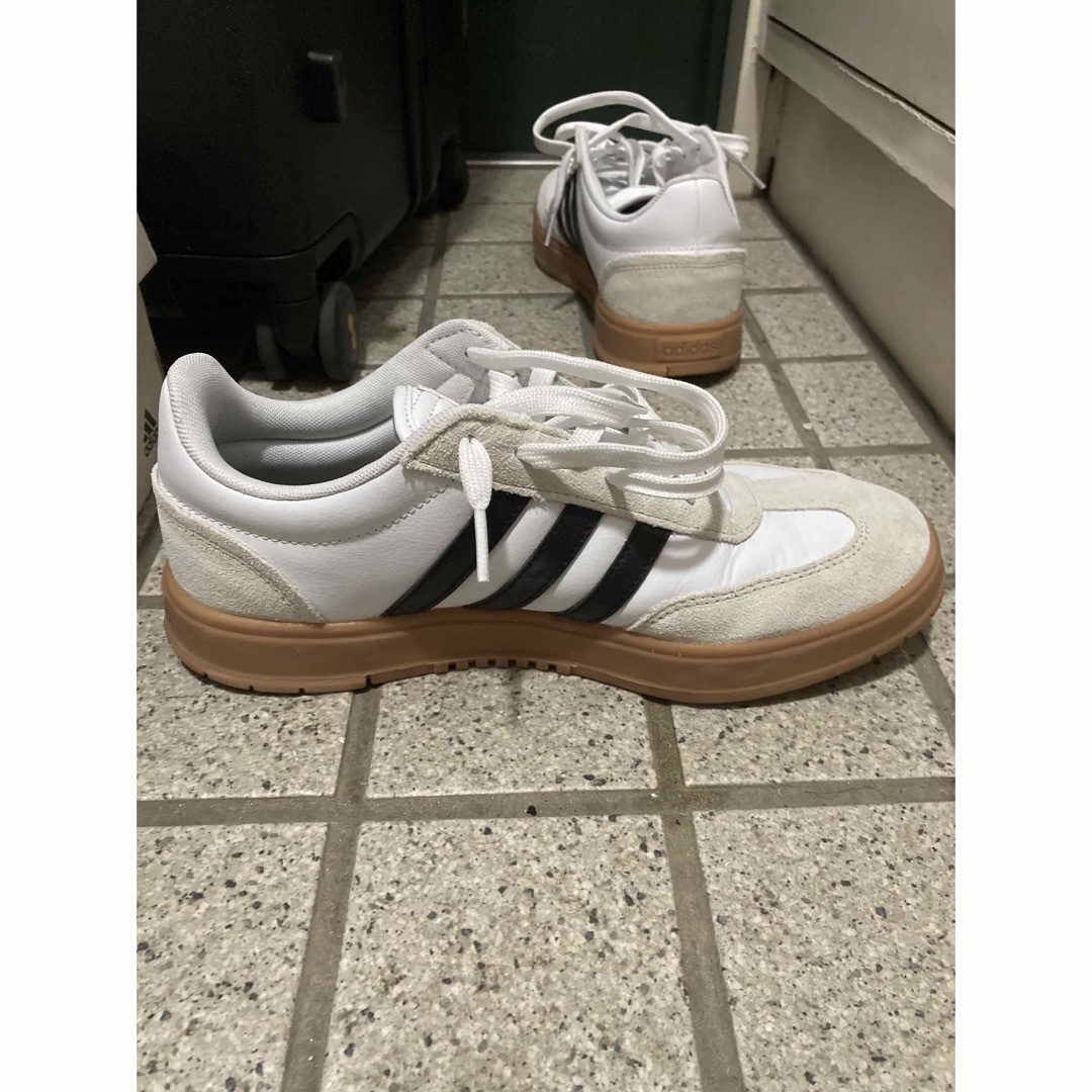 靴/シューズAdidas スニーカー　25.5cm