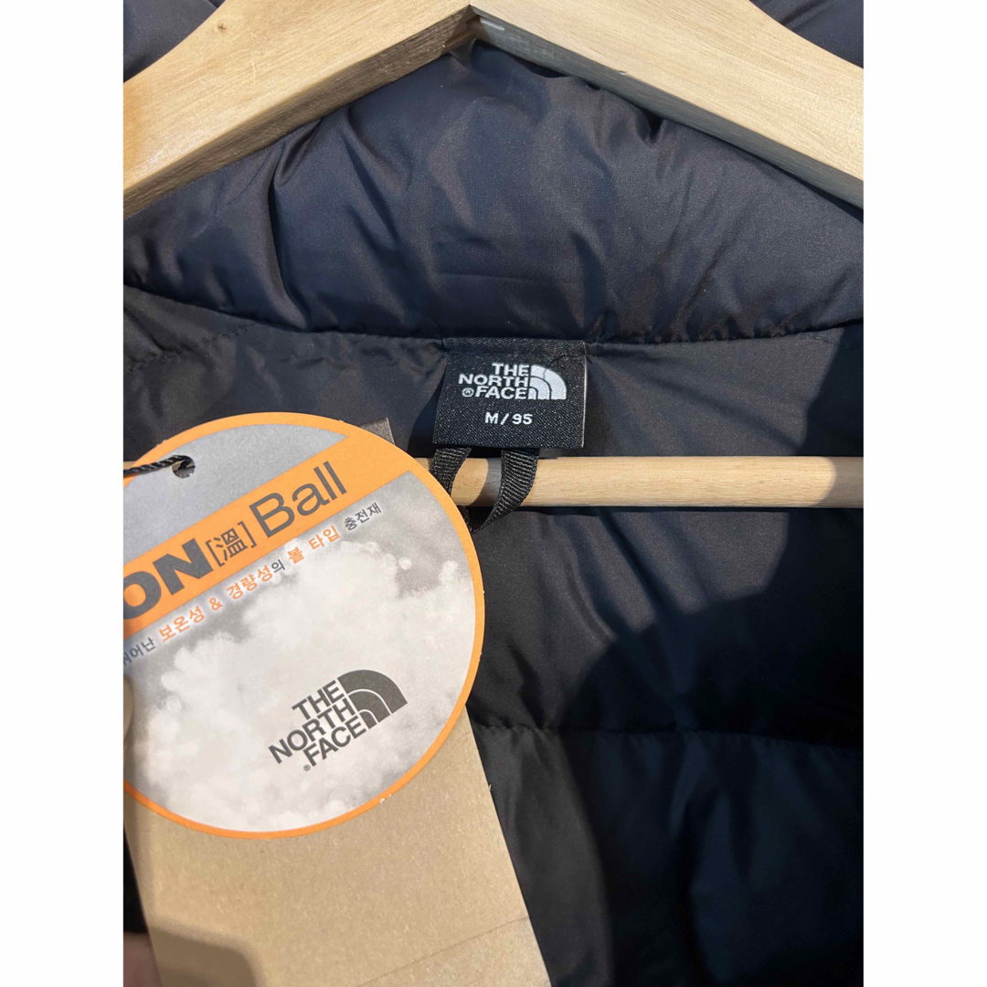 THE NORTH FACE(ザノースフェイス)の新品★正規品　THE NORTH FACE NUPTSE ヌプシ ダウン　黒　M メンズのジャケット/アウター(ダウンジャケット)の商品写真