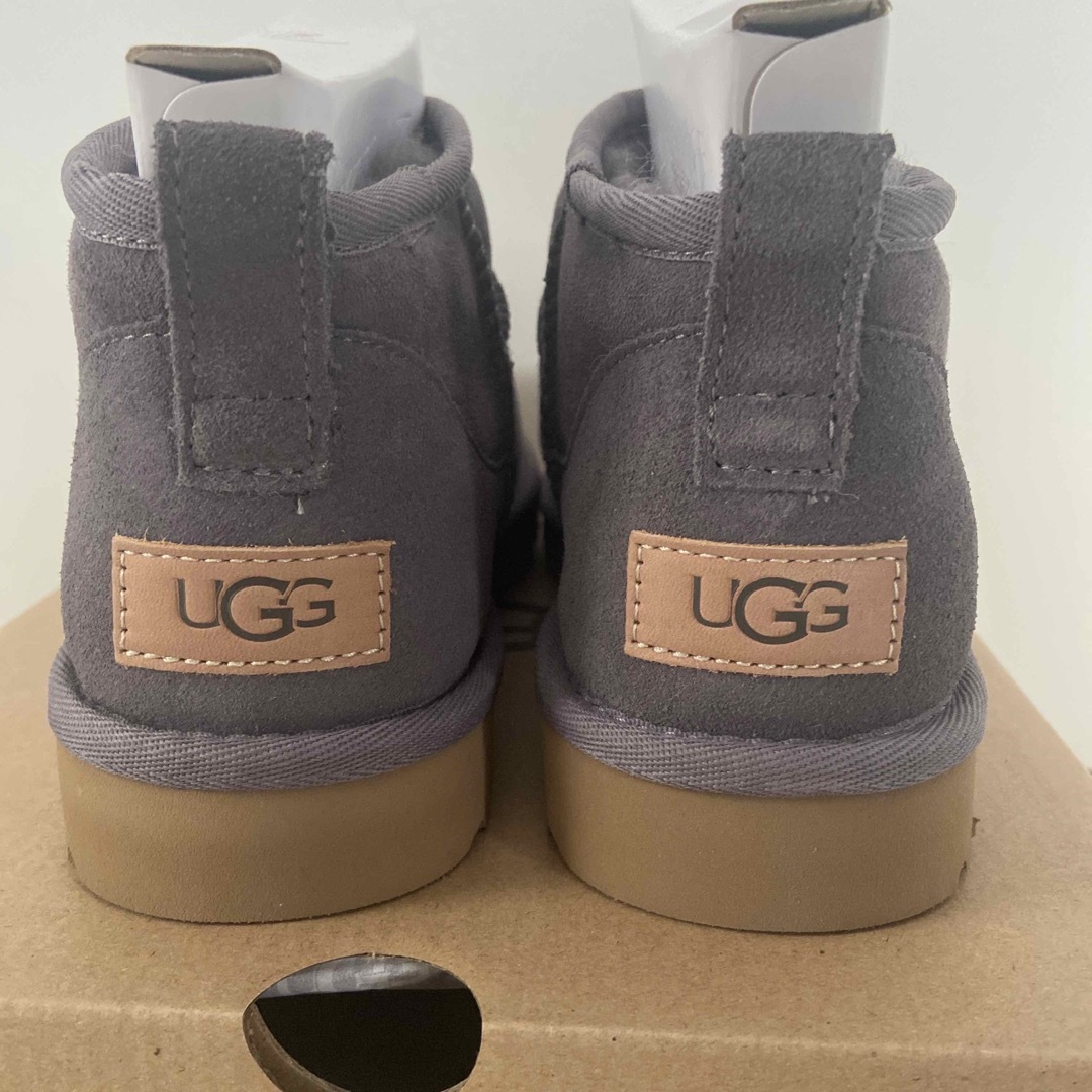 UGG(アグ)の限定レア　新品未使用　UGG クラシックウルトラミニ シェイド　24cm グレー レディースの靴/シューズ(ブーツ)の商品写真