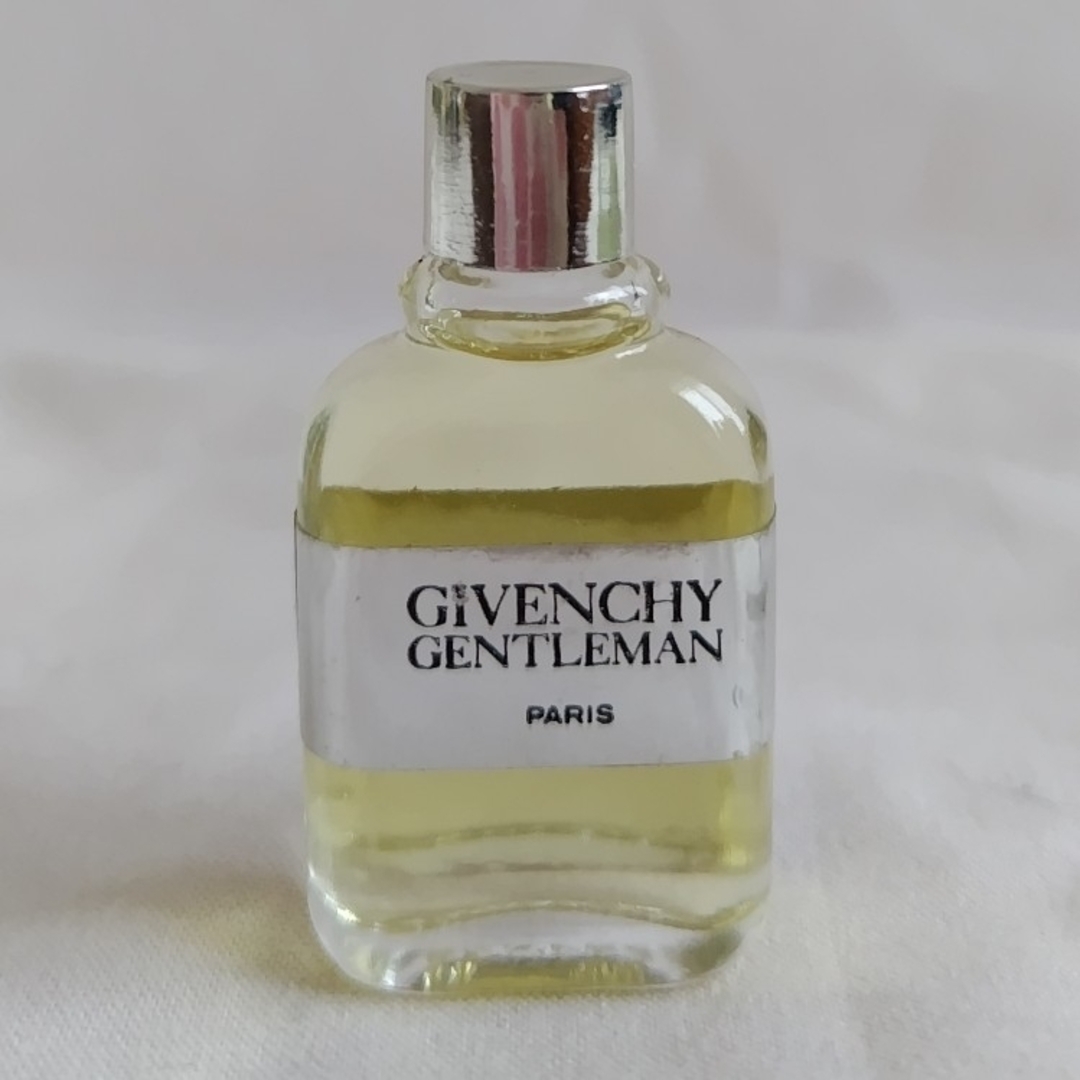 GIVENCHY(ジバンシィ)のGIVENCHY　ジバンシー　ジェントルマン　オーデトワレ　3ml ミニ香水 コスメ/美容の香水(香水(男性用))の商品写真