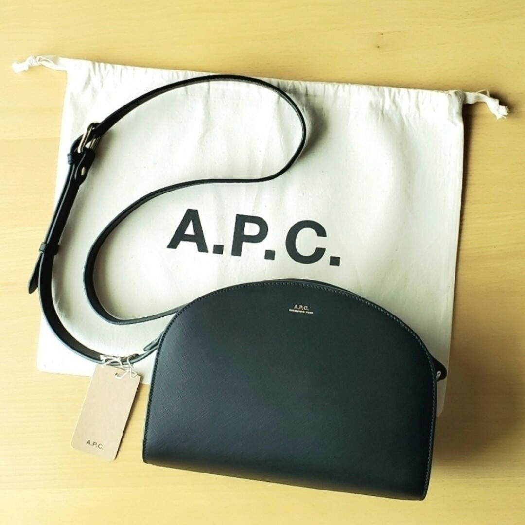 タグ付き新品未使用 A.P.C. ハーフムーンショルダーバッグ エンボスタイプ | フリマアプリ ラクマ