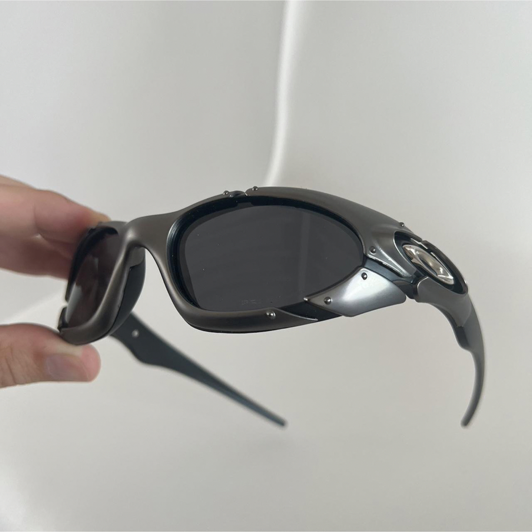 新品 OAKLEY プレート ブラック　シルバー グレー | フリマアプリ ラクマ