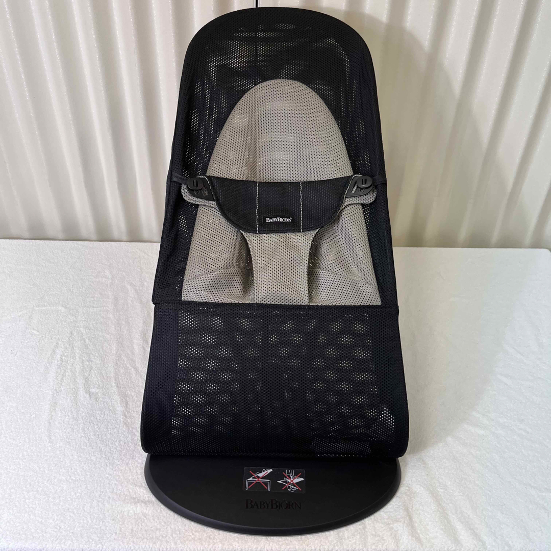 BABYBJORN(ベビービョルン)のクリーニング済　☆超美品☆　ベビービョルン　 バランスソフト　Air　ブラック キッズ/ベビー/マタニティの寝具/家具(その他)の商品写真