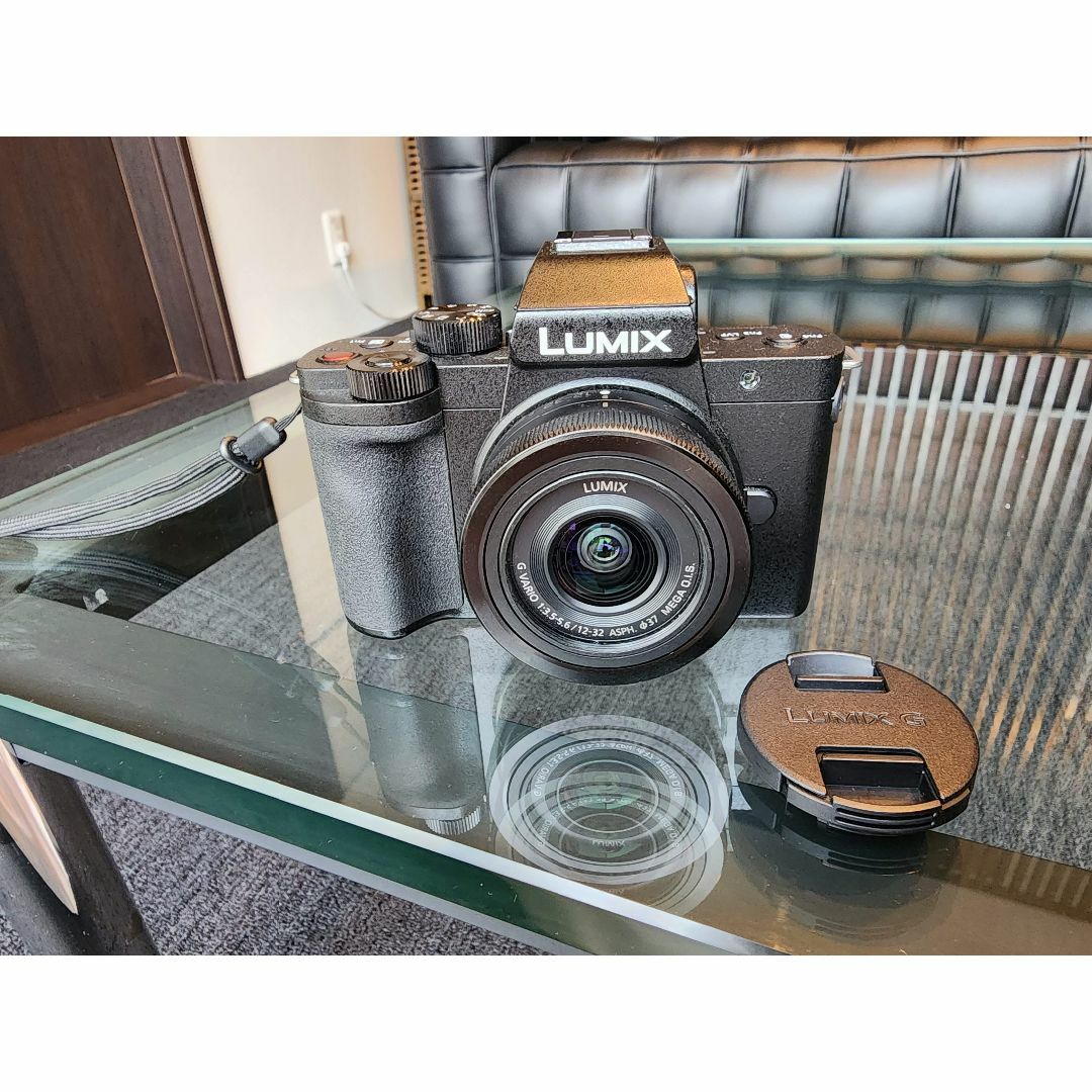 Panasonic(パナソニック)のPanasonic LUMIX DC-G100V スマホ/家電/カメラのカメラ(ミラーレス一眼)の商品写真