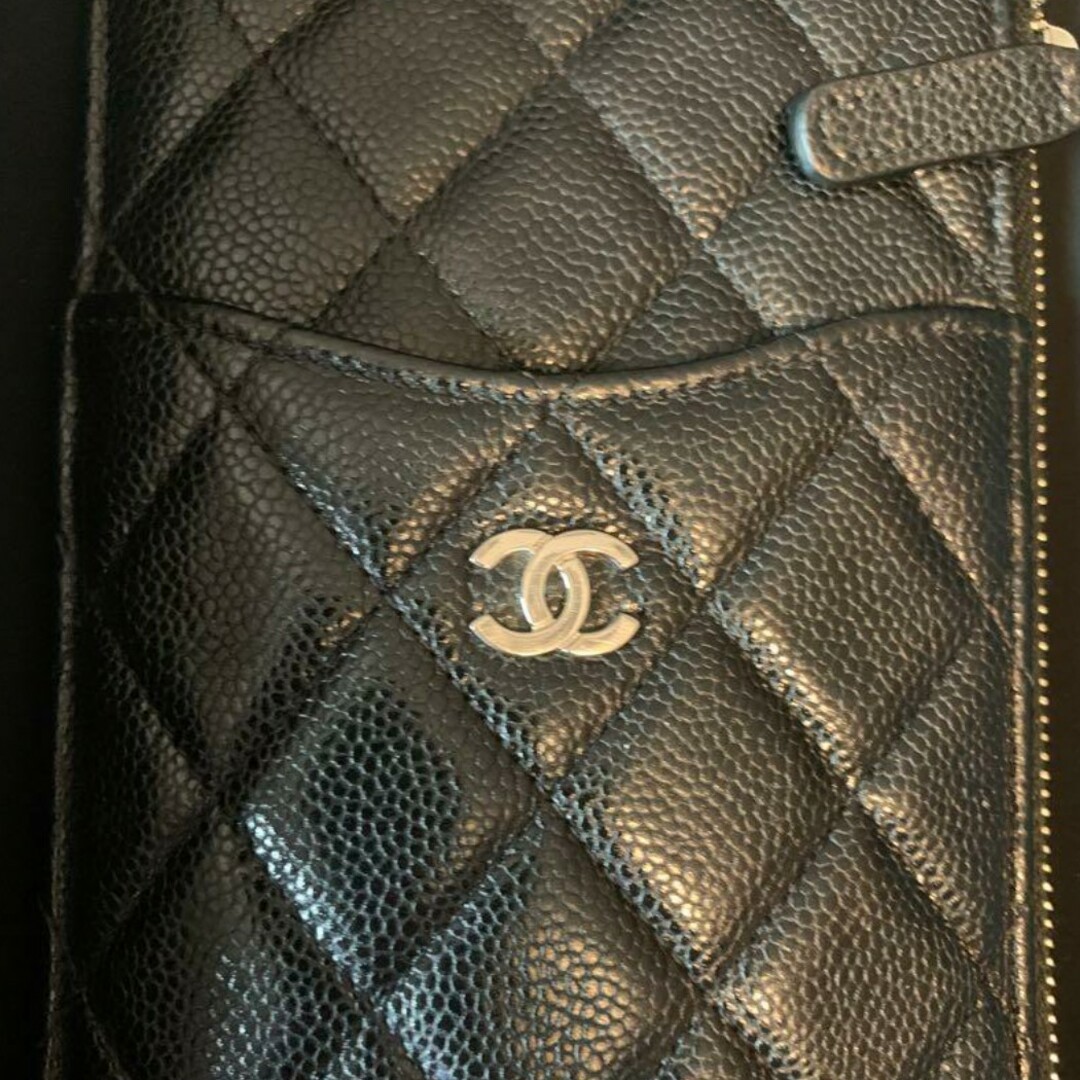 CHANEL(シャネル)のCHANEL  キャビアスキン マトラッセ スマートフォンケース カードケース スマホ/家電/カメラのスマホアクセサリー(iPhoneケース)の商品写真