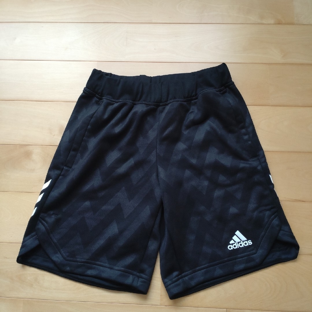 adidas(アディダス)のサッカー　ジュニア　ショートパンツ　140㌢ キッズ/ベビー/マタニティのキッズ服男の子用(90cm~)(パンツ/スパッツ)の商品写真