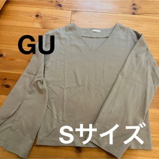 ジーユー(GU)のGU 袖口スリットカットソー　長袖　Vネック　トップス　Sサイズ(カットソー(長袖/七分))