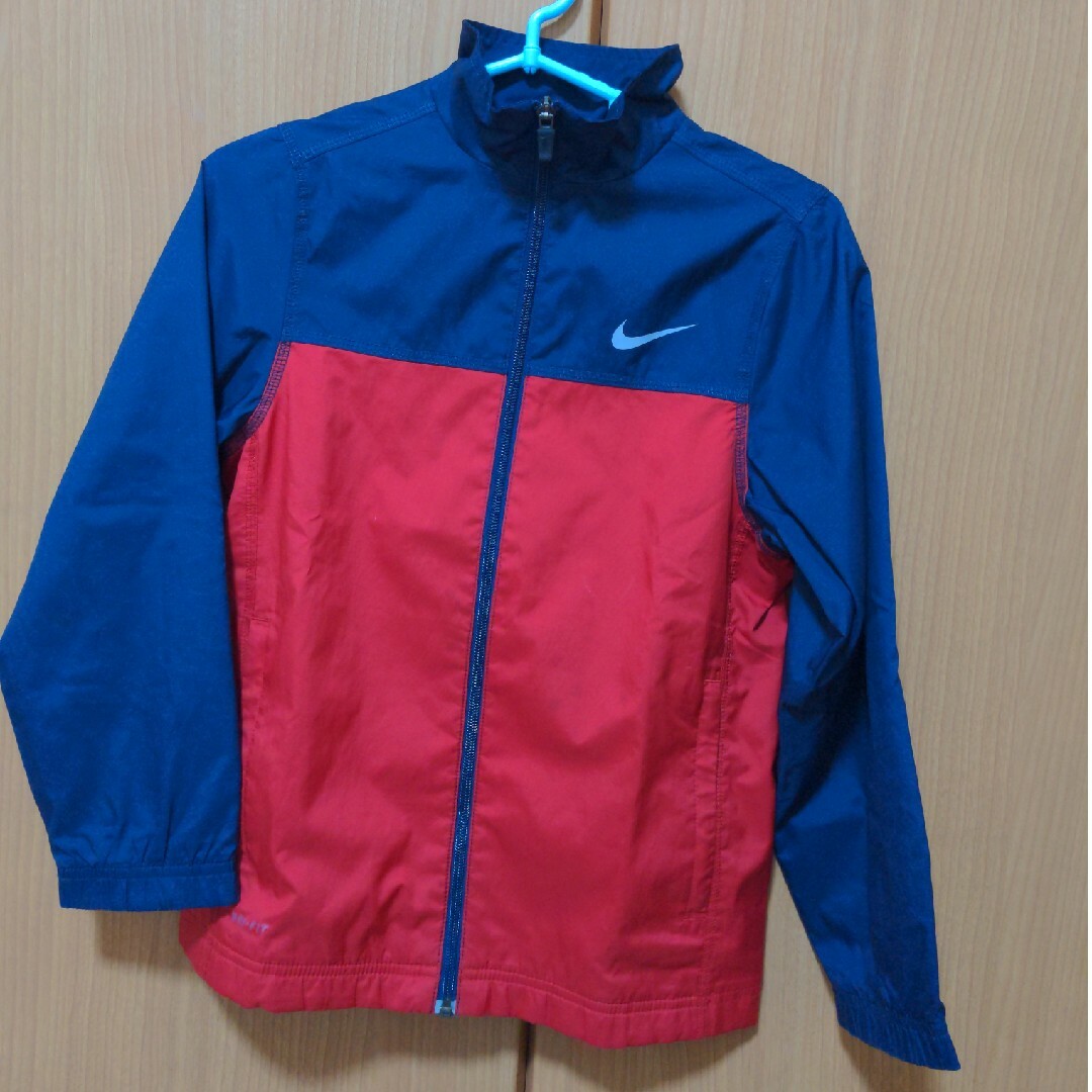 NIKE(ナイキ)のNIKE　ジュニア　S キッズ/ベビー/マタニティのキッズ服男の子用(90cm~)(ジャケット/上着)の商品写真