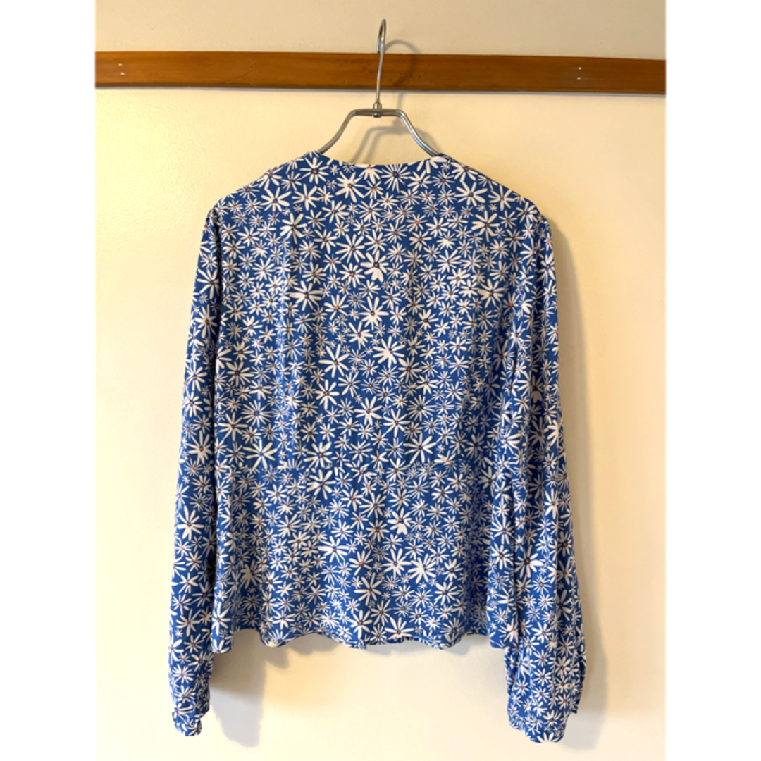 UNIQLO(ユニクロ)の【値下げ中】ブラウス　シャツ　花柄 レディースのトップス(シャツ/ブラウス(長袖/七分))の商品写真